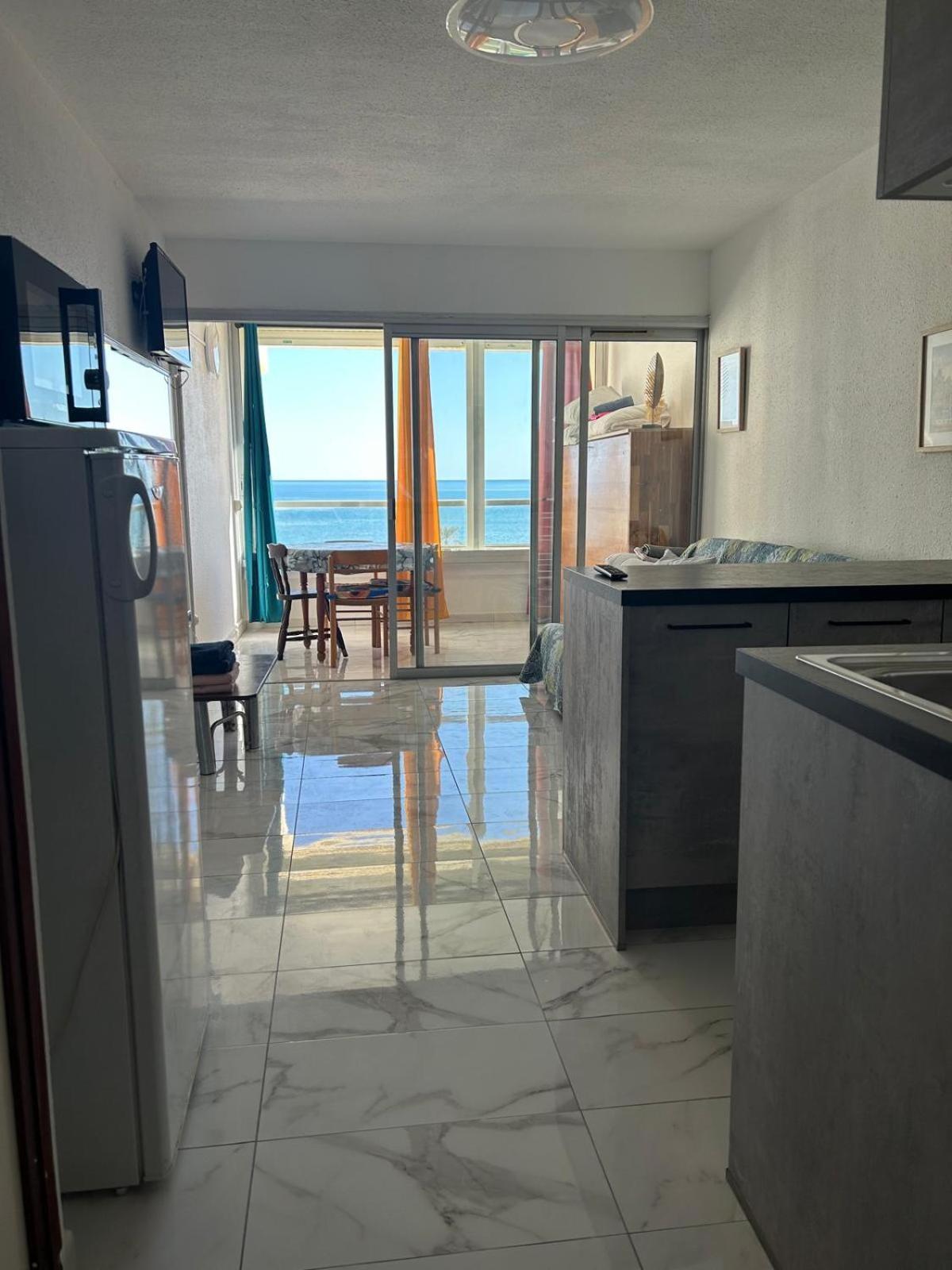 Appartement Entierement Renove En Bord De Mer Avec Vue Imprenable Et Parking Prive Le Barcarès Exterior foto